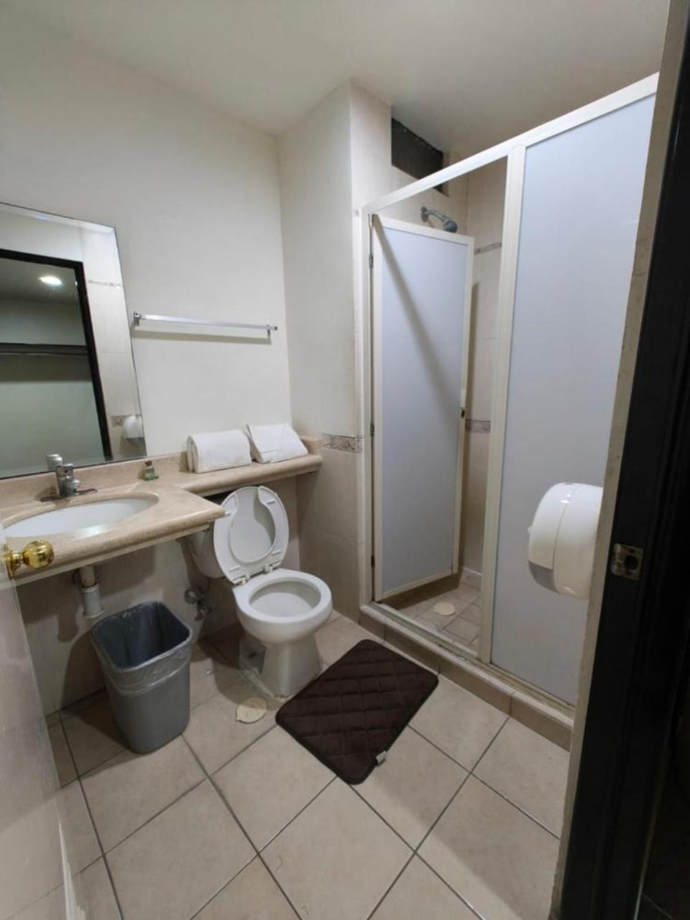 Triple Room at Hotel Montreal, photo 3