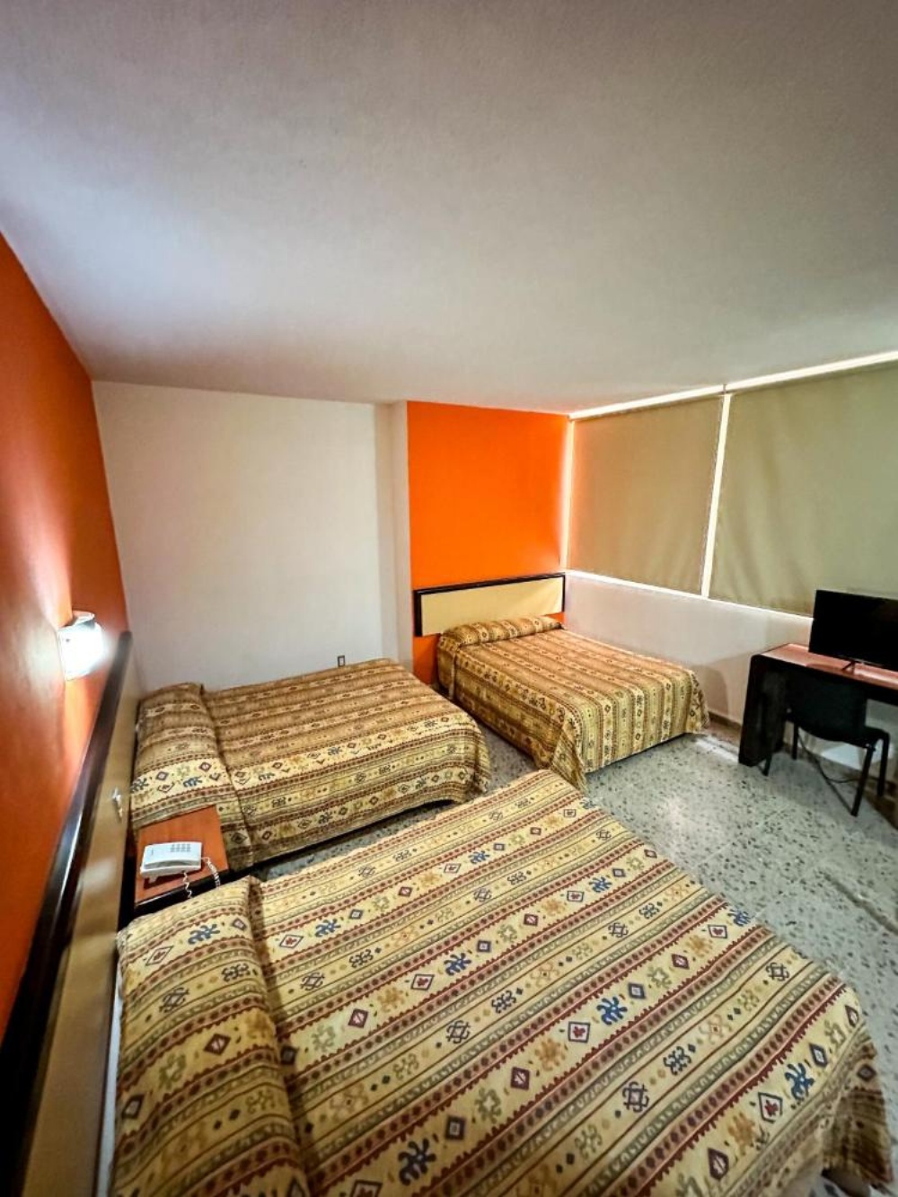 Triple Room at Hotel Montreal, photo 2